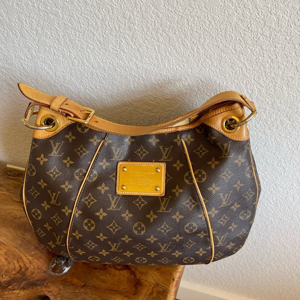 Authentic Louis Vuitton Galliera PM Shoulder Bag M56382